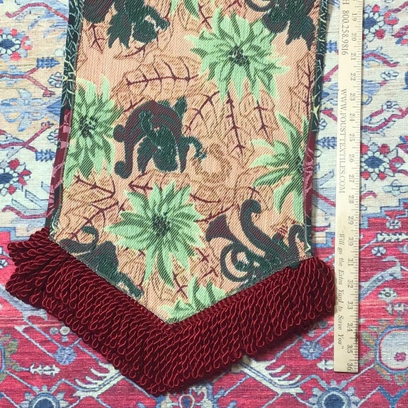 🌲Tapisserie Tapestry Holiday Table Runner with Fringe - Picture 7 of 8